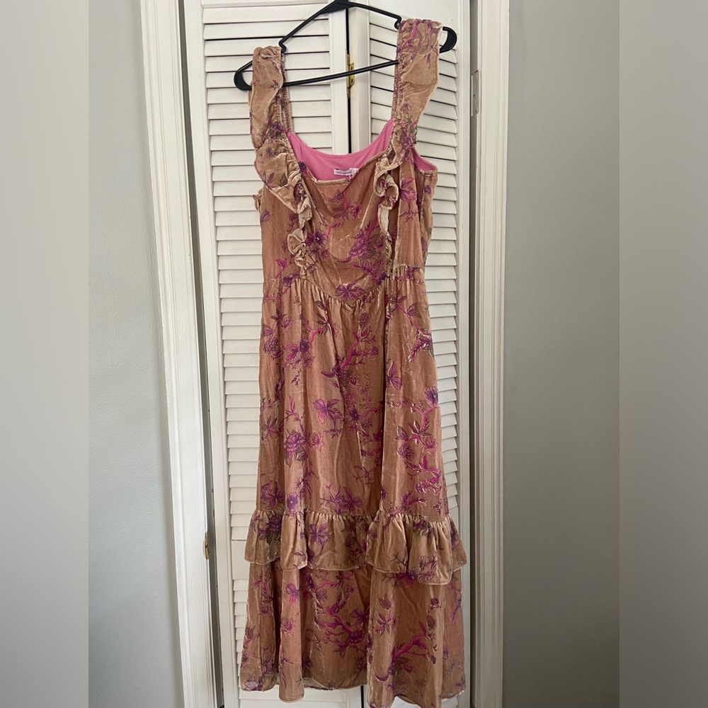 Lait Collection Midi Dress
